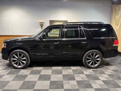 Used 2017 Lincoln Navigator Reserve image 2