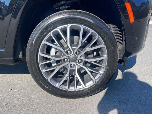 New 2026 Jeep Grand Cherokee L Summit w/ Advanced Protech Group IV AWD/4WD image 9