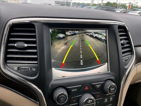 Used 2018 Jeep Grand Cherokee Limited w/ Luxury Group II AWD/4WD image 18