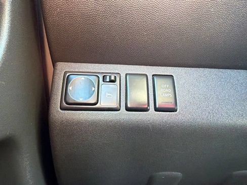 Used 2011 Nissan Xterra PRO-4X w/ Pro-4x Leather Pkg AWD/4WD image 18