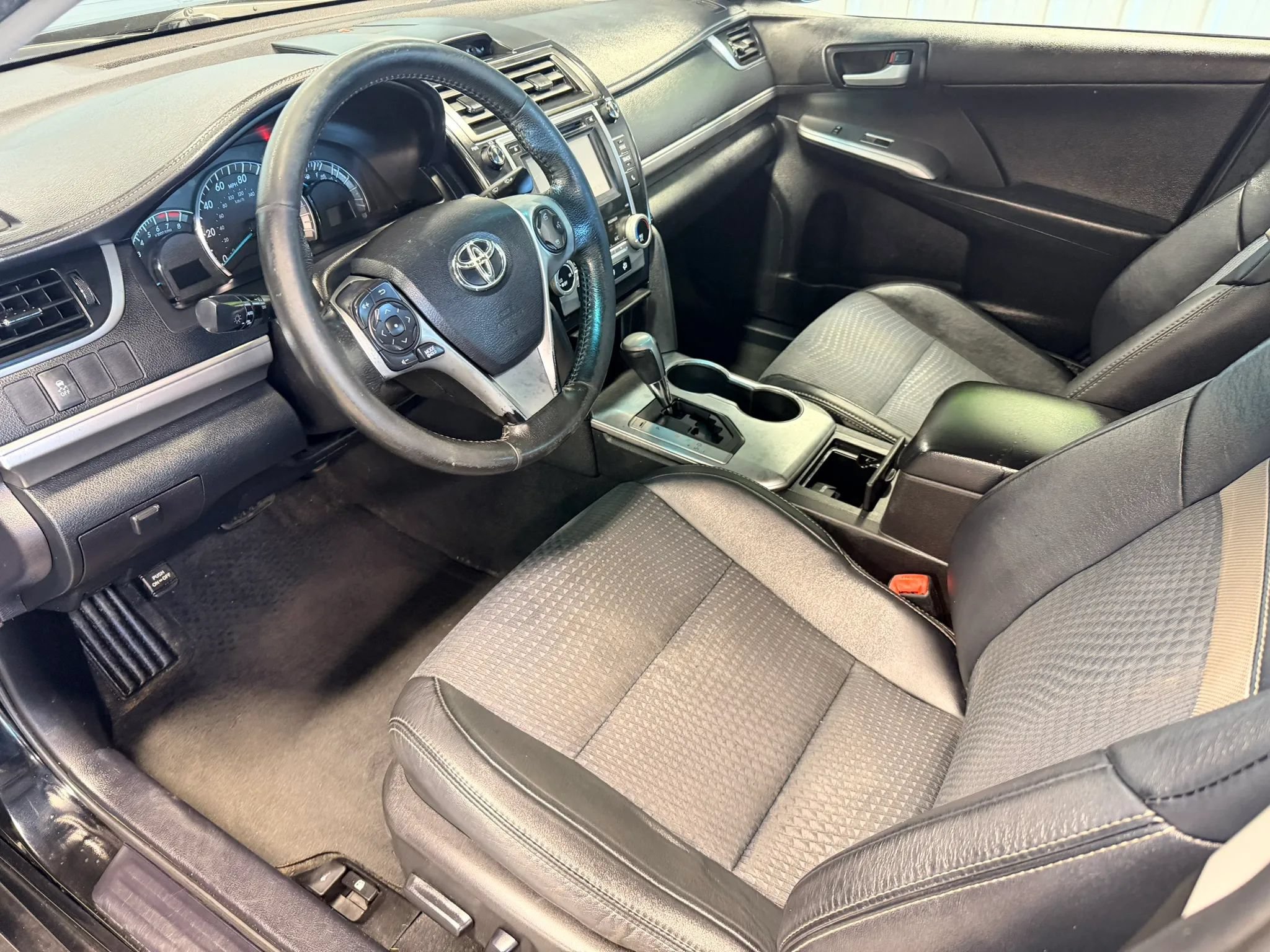 Used 2014 Toyota Camry SE FWD image 9