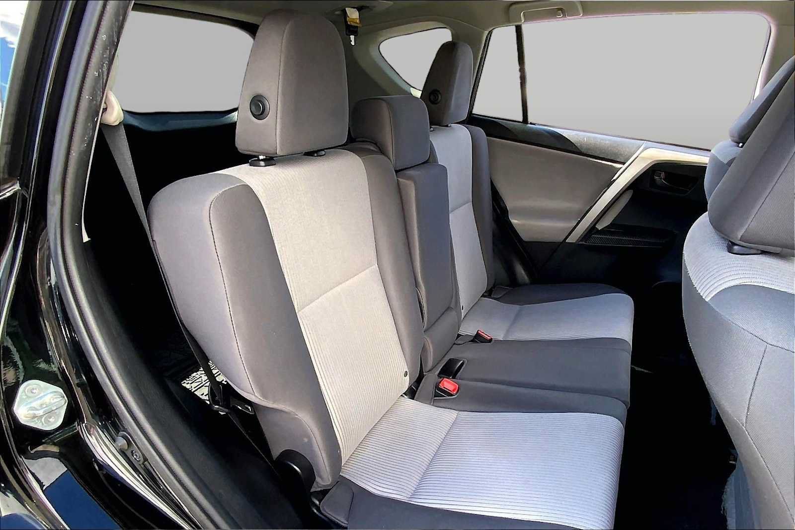 Used 2014 Toyota RAV4 LE AWD/4WD image 18