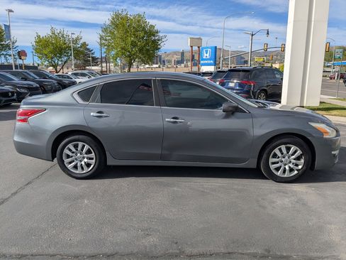 Used 2014 Nissan Altima 2.5 S FWD image 2