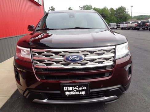 Used 2018 Ford Explorer XLT w/ Equipment Group 202A FWD image 14