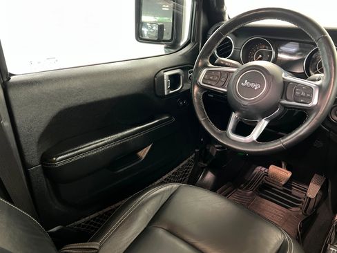 Used 2020 Jeep Gladiator Overland image 11