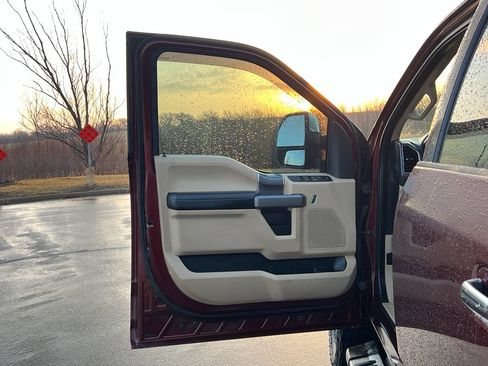 Used 2017 Ford F250 XLT w/ XLT Premium Package image 12