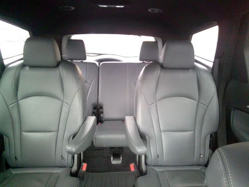 Used 2023 Buick Enclave Essence image 21