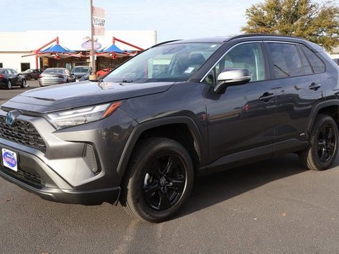Used 2023 Toyota RAV4 XLE image 8