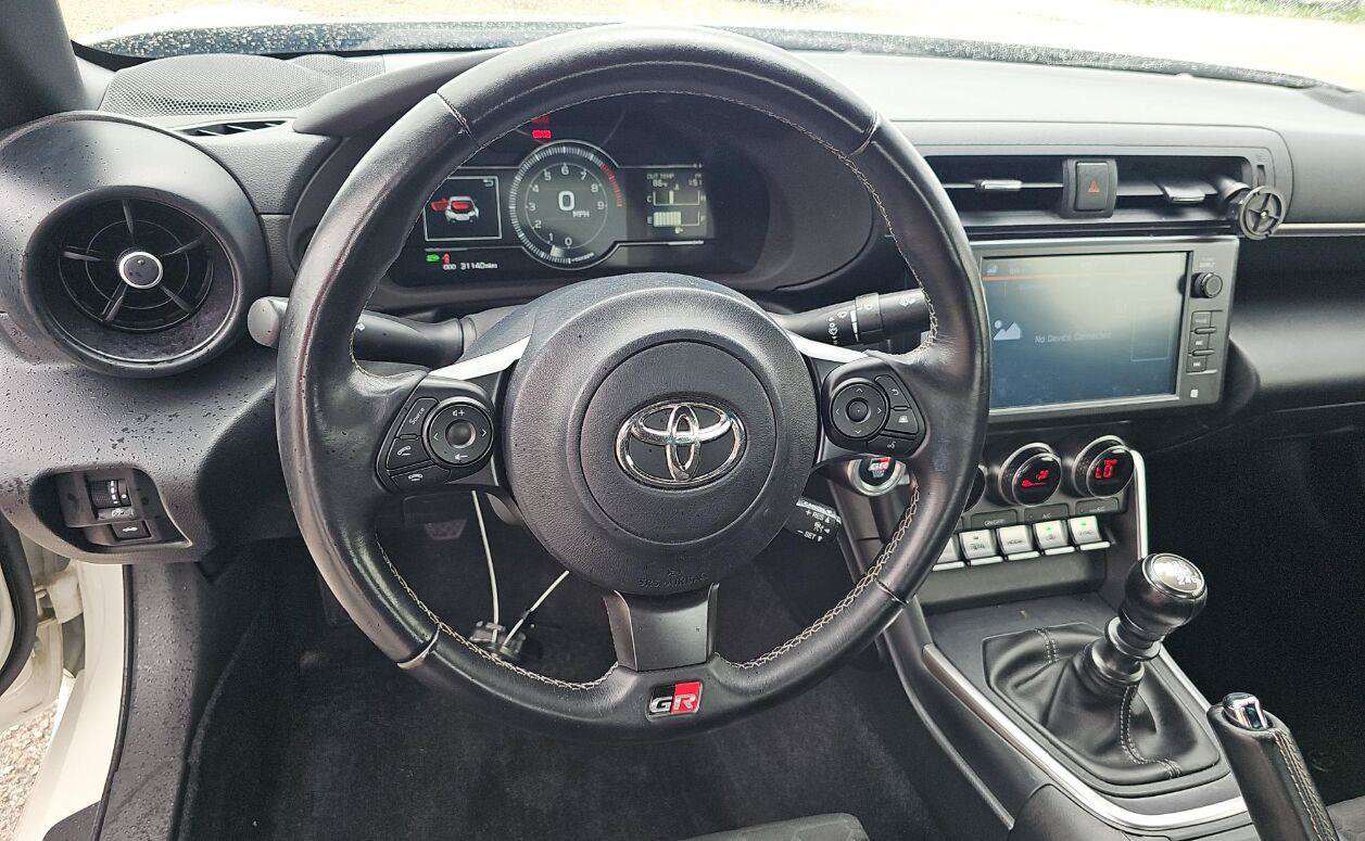Used 2024 Toyota GR86 RWD image 9