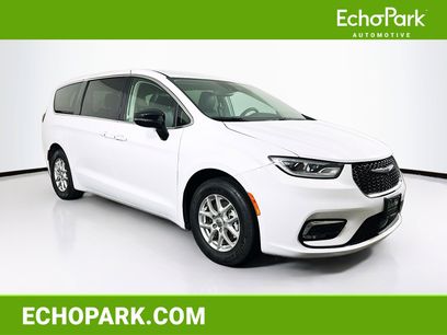 Used 2024 Chrysler Pacifica Touring-L