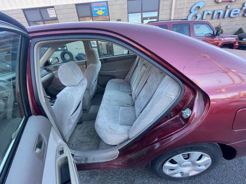 Used 2004 Toyota Camry LE image 10