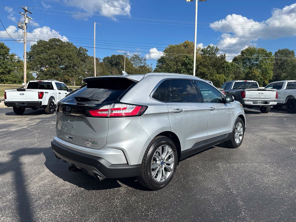 Used 2019 Ford Edge Titanium FWD image 3