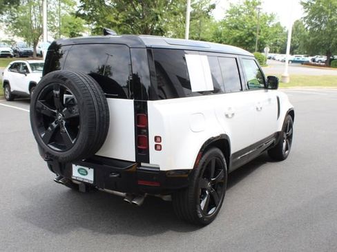 Used 2025 Land Rover Defender 110 X-Dynamic SE image 2