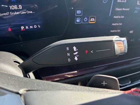 Used 2024 Chevrolet Traverse RS image 16