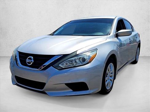 Used 2016 Nissan Altima 2.5 S w/ Power Driver Seat Package FWD image 3