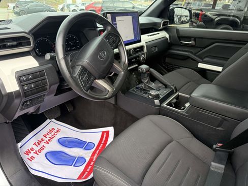 Used 2024 Toyota Tacoma TRD Off-Road image 7