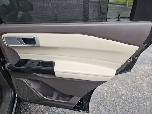 Used 2020 Ford Explorer Platinum AWD/4WD image 17
