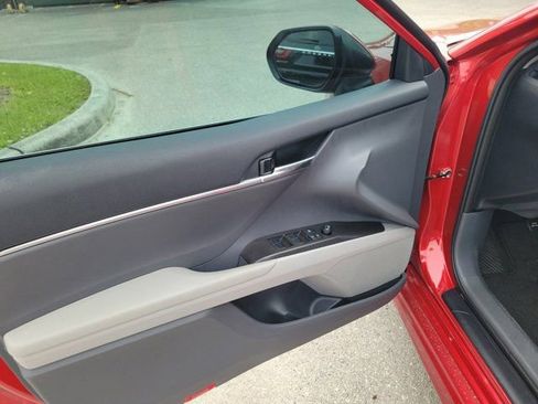 Used 2024 Toyota Camry SE image 21