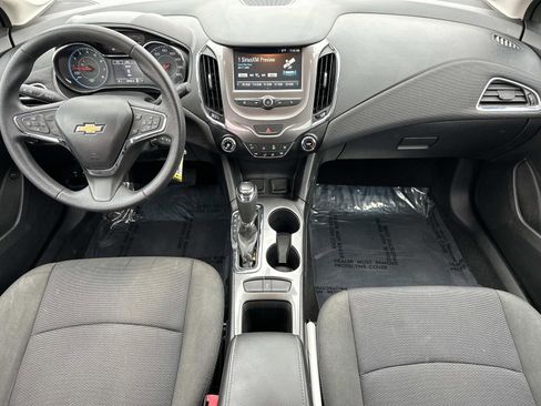 Used 2017 Chevrolet Cruze LT image 12