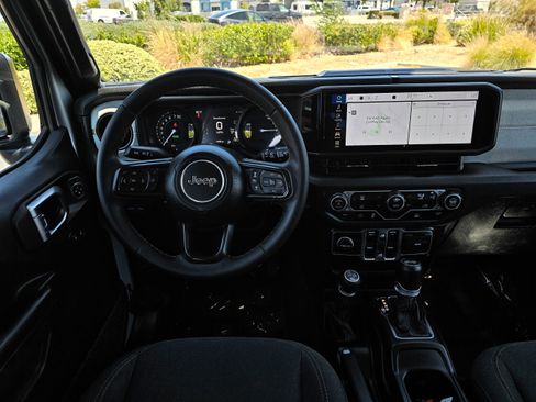 Used 2024 Jeep Wrangler Unlimited AWD/4WD image 21