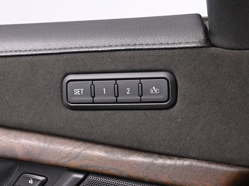 Used 2018 Cadillac Escalade Premium Luxury AWD/4WD image 35