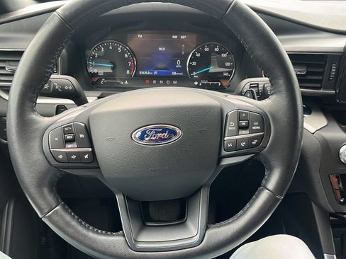 Used 2020 Ford Explorer XLT w/ Equipment Group 202A AWD/4WD image 15