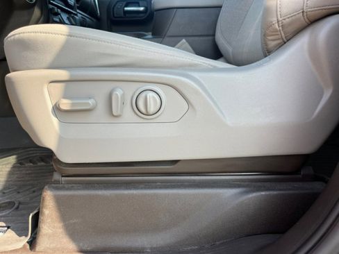 Used 2022 Chevrolet Silverado 1500 LT Trail Boss w/ Convenience Package II image 11