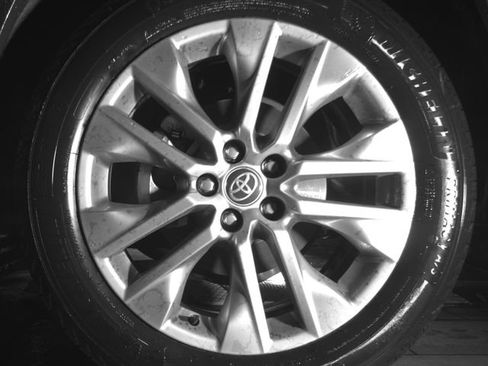 Used 2025 Toyota RAV4 XLE AWD/4WD image 9