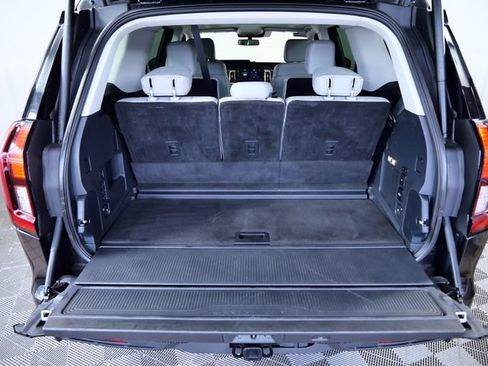 Used 2025 Ford Expedition Active AWD/4WD image 8