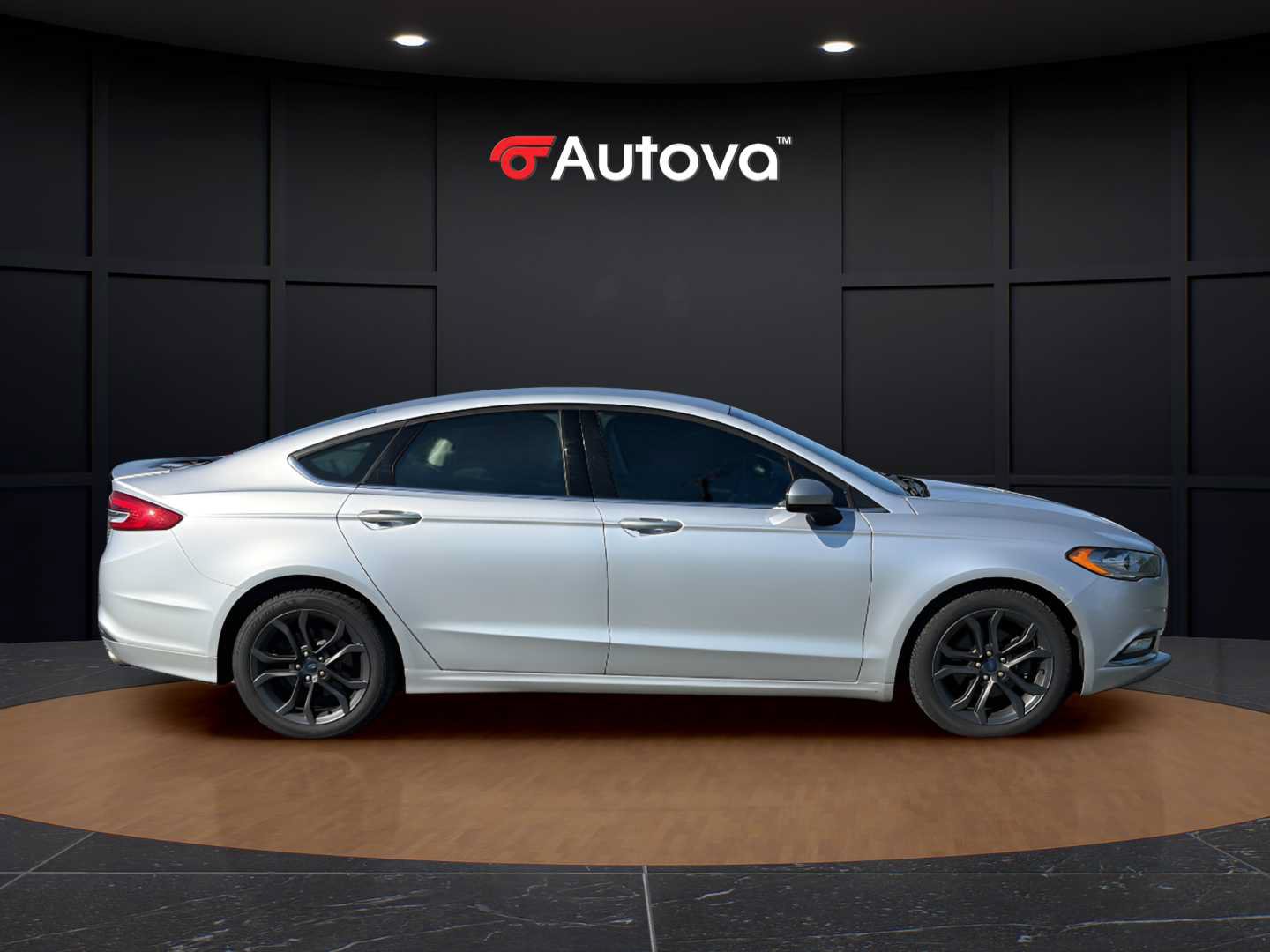 Used 2018 Ford Fusion SE w/ Equipment Group 201A FWD image 3