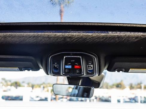 New 2025 Jeep Grand Cherokee Altitude image 17