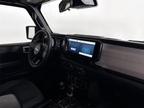 Used 2024 Jeep Wrangler Sport S w/ LED Headlamp & Fog Lamp Group image 17