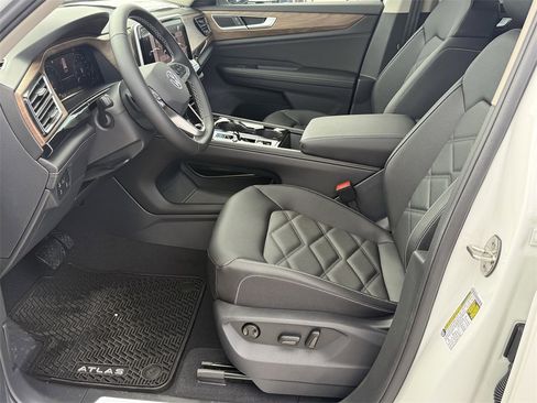 New 2026 Volkswagen Atlas SE image 12