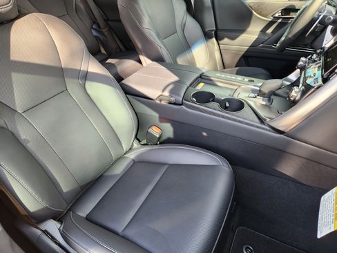 New 2026 Lexus LX 700h Luxury image 9