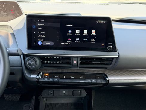 Used 2025 Toyota Prius XLE FWD image 3