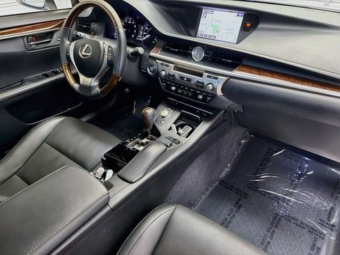 Used 2015 Lexus ES 350 w/ Premium Package FWD image 12
