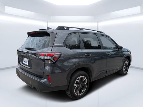 Used 2025 Subaru Forester Base image 3