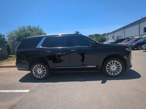Used 2022 Cadillac Escalade Premium Luxury AWD/4WD image 2