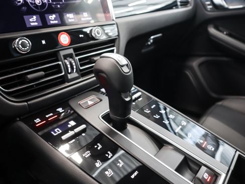 New 2026 Porsche Macan image 15
