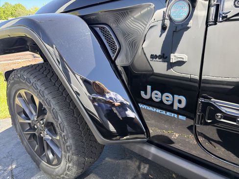 Certified 2025 Jeep Wrangler Unlimited Sahara AWD/4WD image 36