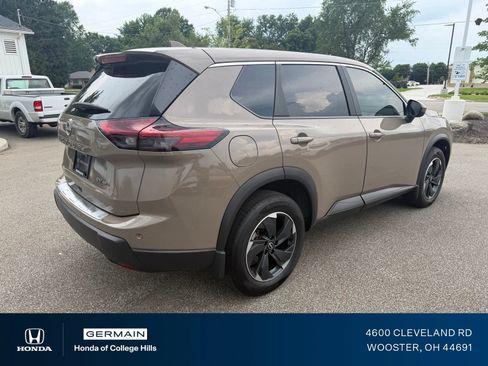 Used 2024 Nissan Rogue SV AWD/4WD image 6
