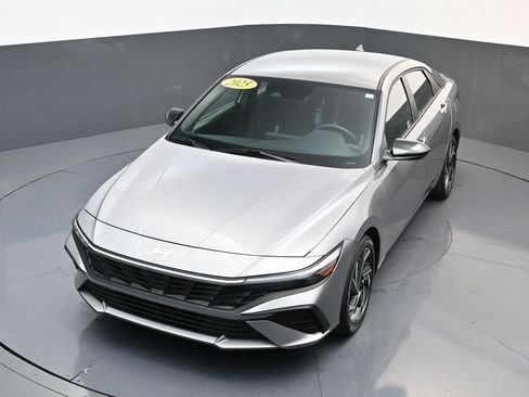 Used 2025 Hyundai Elantra SEL FWD image 20