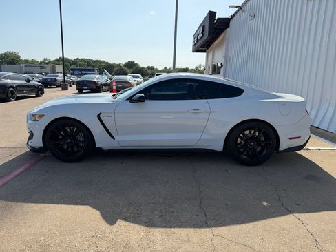 Used 2018 Ford Mustang Shelby GT350 w/ Convenience Package RWD image 3