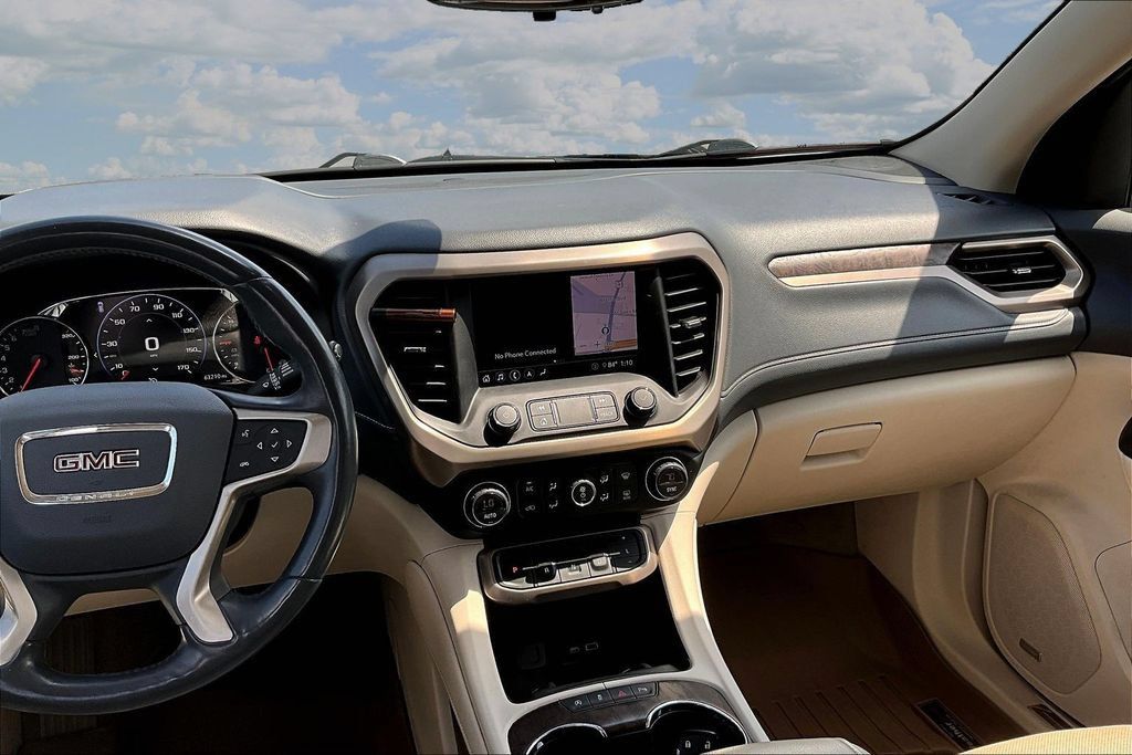 Used 2020 GMC Acadia Denali w/ Technology Package FWD image 9