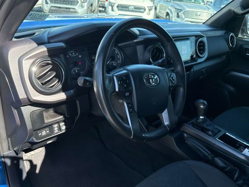 Used 2017 Toyota Tacoma TRD Off-Road w/ Tow Package (A/T) image 10