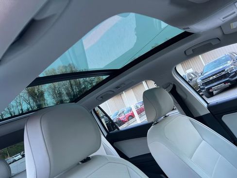 Used 2019 Volkswagen Tiguan SE w/ Panoramic Sunroof Package image 34