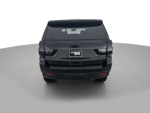 Used 2023 Chevrolet Suburban RST image 6