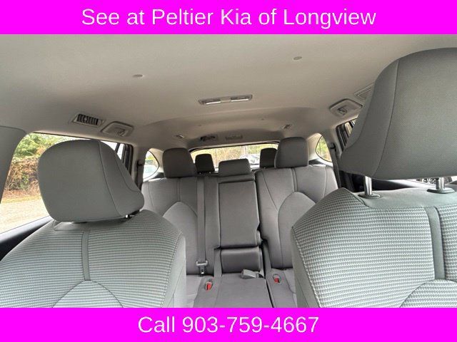 Used 2023 Toyota Highlander LE FWD image 23