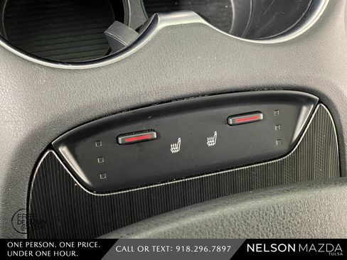 Used 2023 Toyota Venza XLE image 37