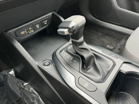 Used 2025 Kia K4 LXS image 41